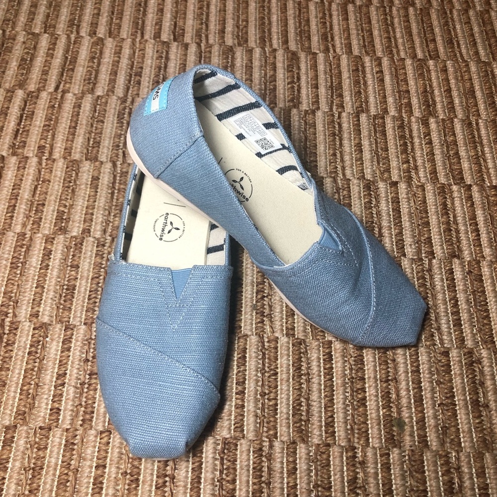 Women’s Toms flats